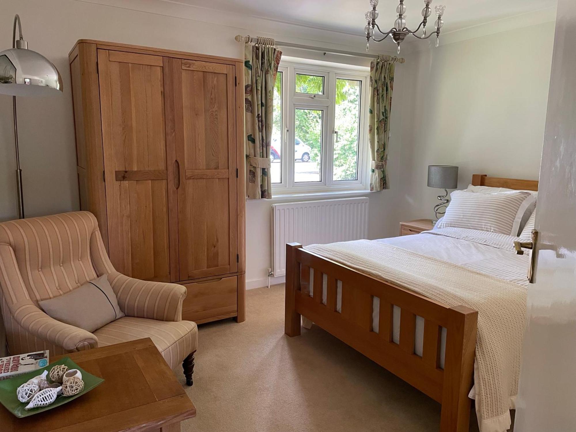 Charming Bournemouth House With Beautiful Spacious Gardens, 5 Min Drive To Beaches, Free Parking For 2-3 Cars Exterior foto