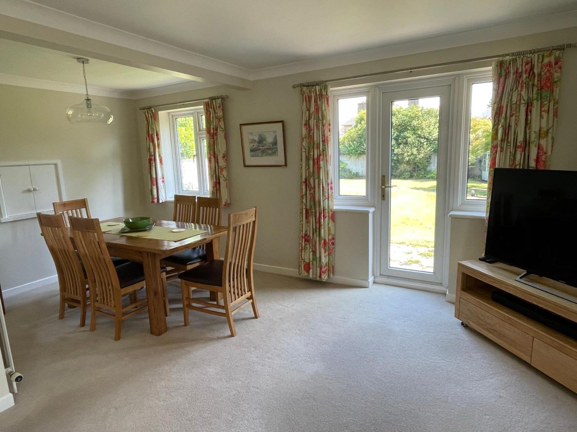 Charming Bournemouth House With Beautiful Spacious Gardens, 5 Min Drive To Beaches, Free Parking For 2-3 Cars Exterior foto